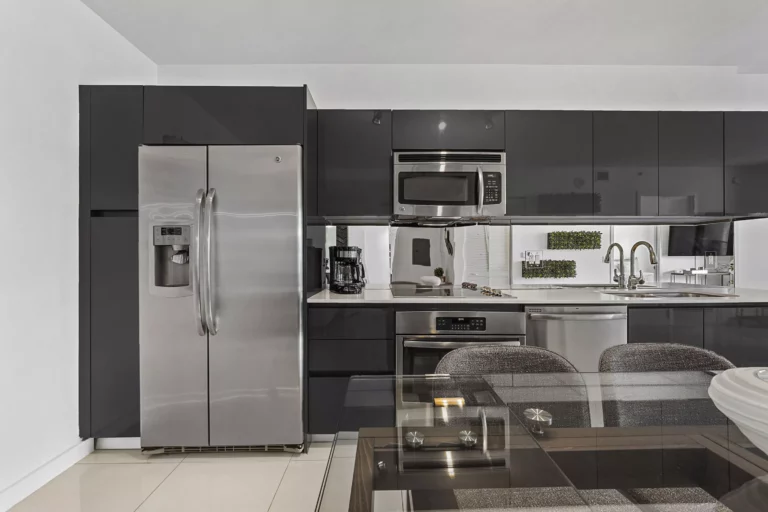 24) Unit with 1 Bedroom in the Heart of Brickell